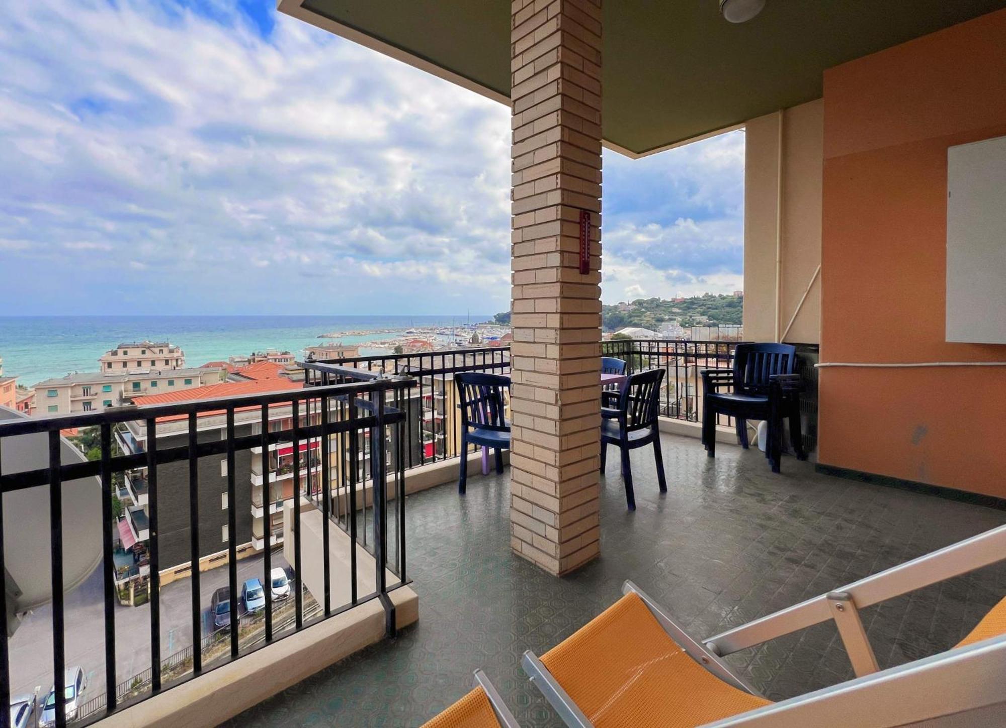 Ampio Appartamento Con Vista Варацце Экстерьер фото